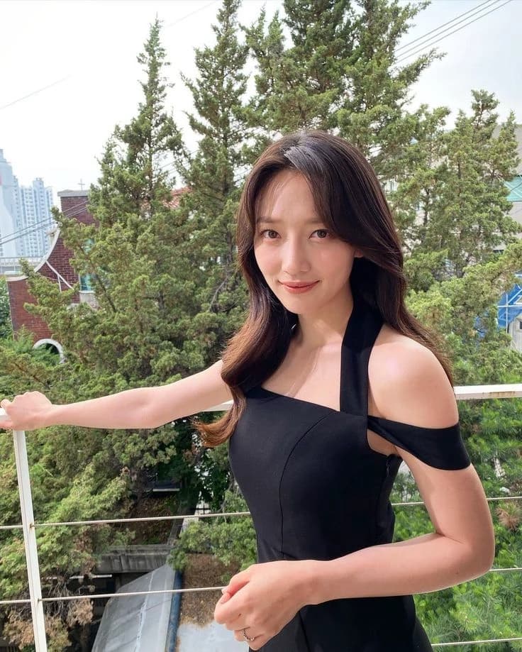 pyo ye Jin (a woman who is the CEO)  thumbnail