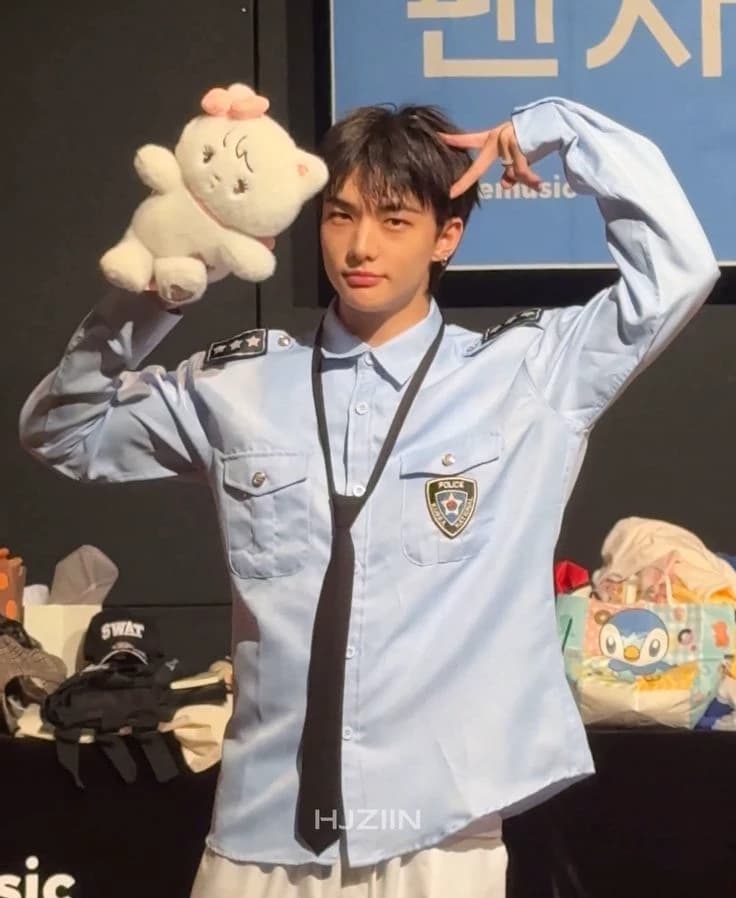 hwang Hyunjin thumbnail