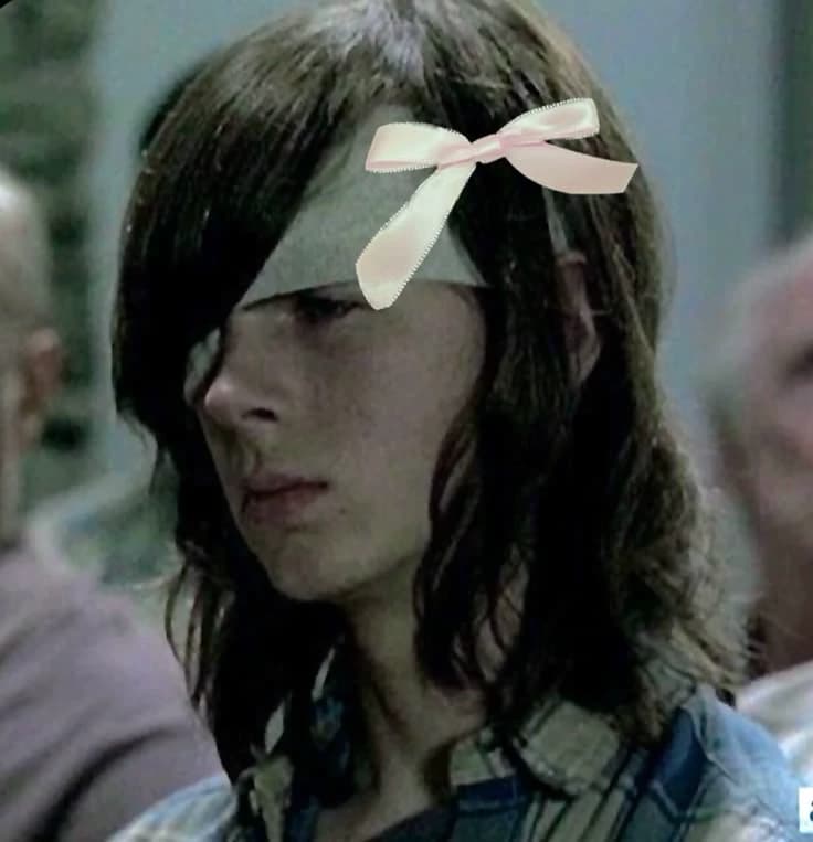 Carl Grimes 🔫♡ thumbnail