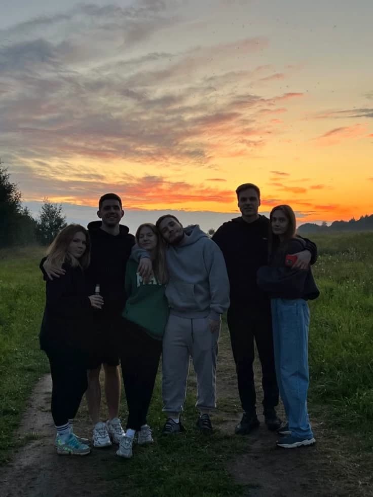 A group of friends thumbnail