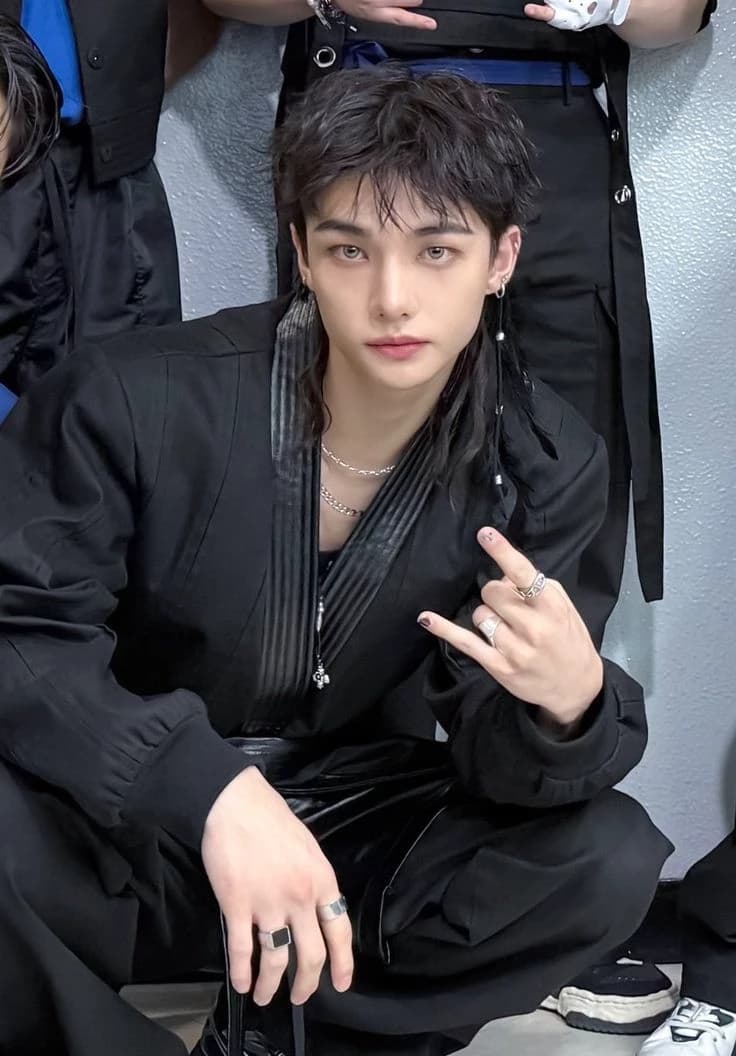 Hwang Hyunjin thumbnail