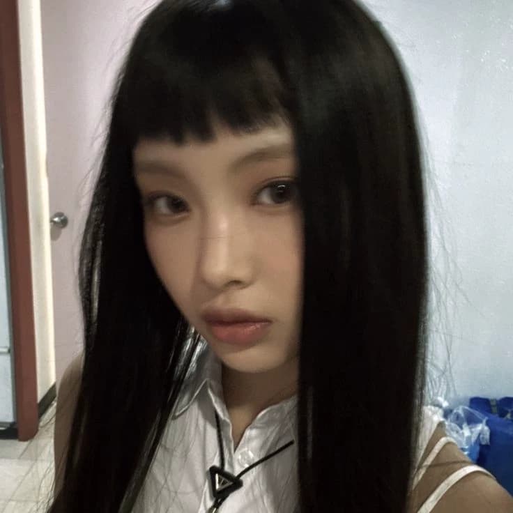 Lee Hyein thumbnail