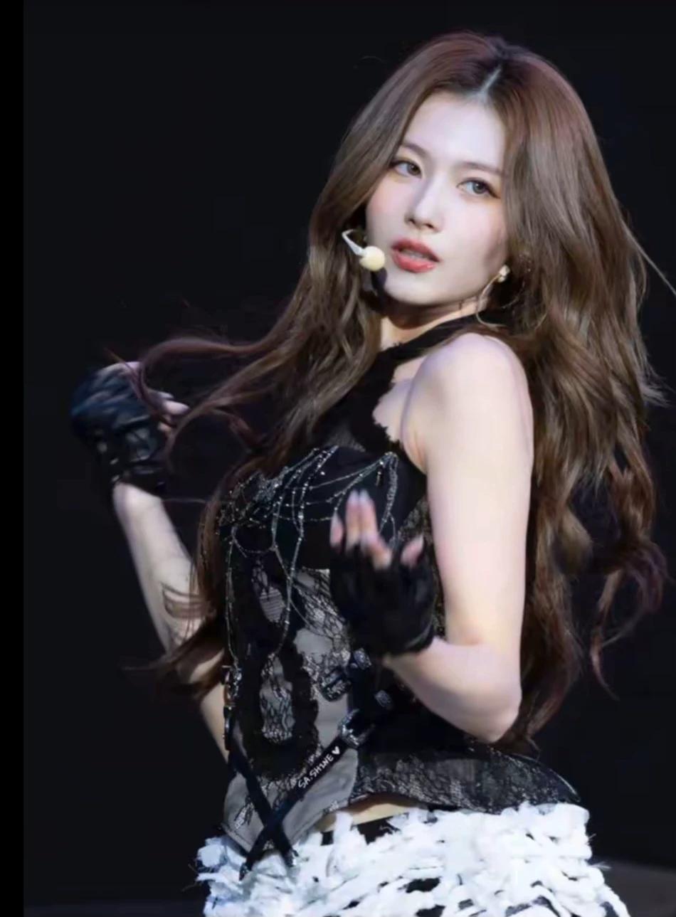Minatozaki Sana thumbnail