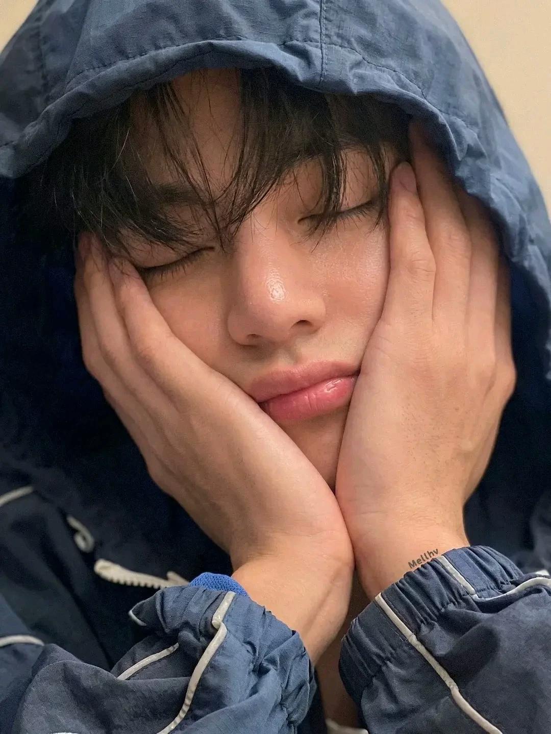 Kim Taehyung thumbnail