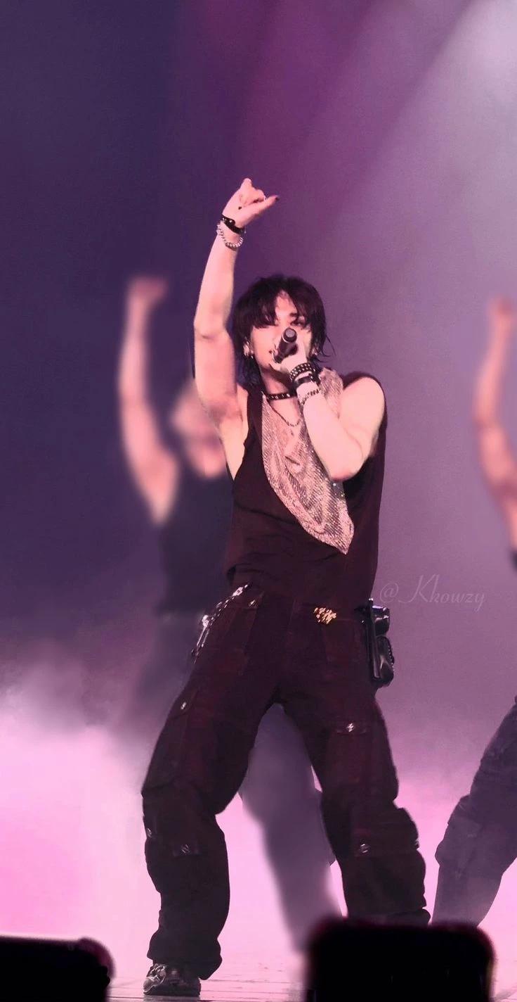 Hwang Hyunjin thumbnail
