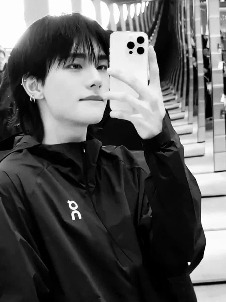 Hwang Hyunjin thumbnail