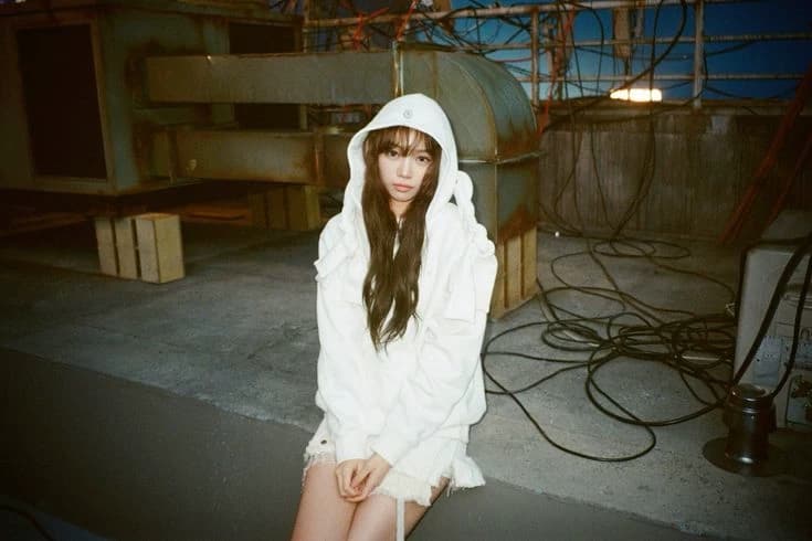 chaewon  thumbnail