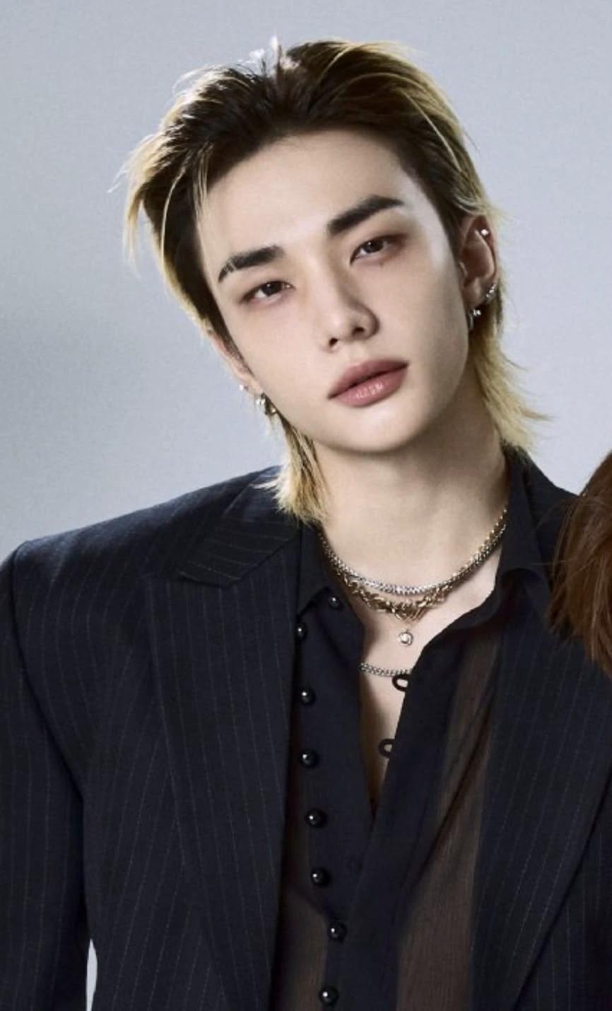 Hwang Hyunjin thumbnail