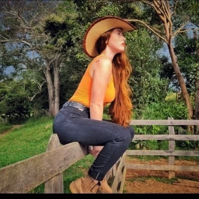 Maria, redhead from the countryside thumbnail
