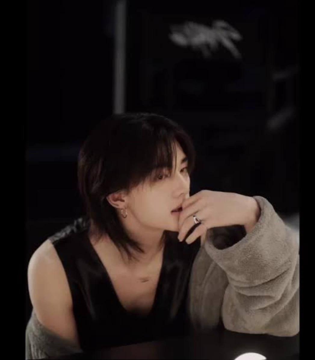 Hwang hyunjin  thumbnail