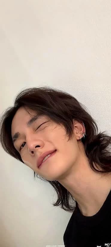 Hwang Hyunjin thumbnail