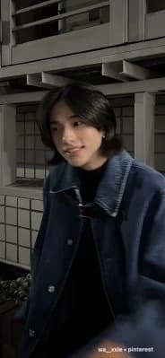 Hwang Hyunjin thumbnail