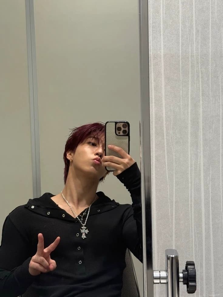 A family with han jisung thumbnail
