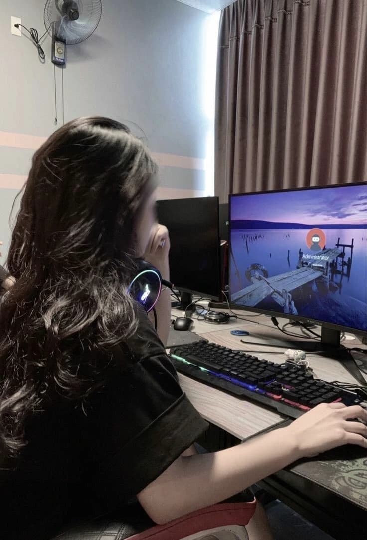 Claudia's girlfriend (GL) thumbnail