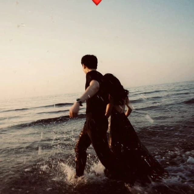 Beautiful girl falling in love with a cold man thumbnail
