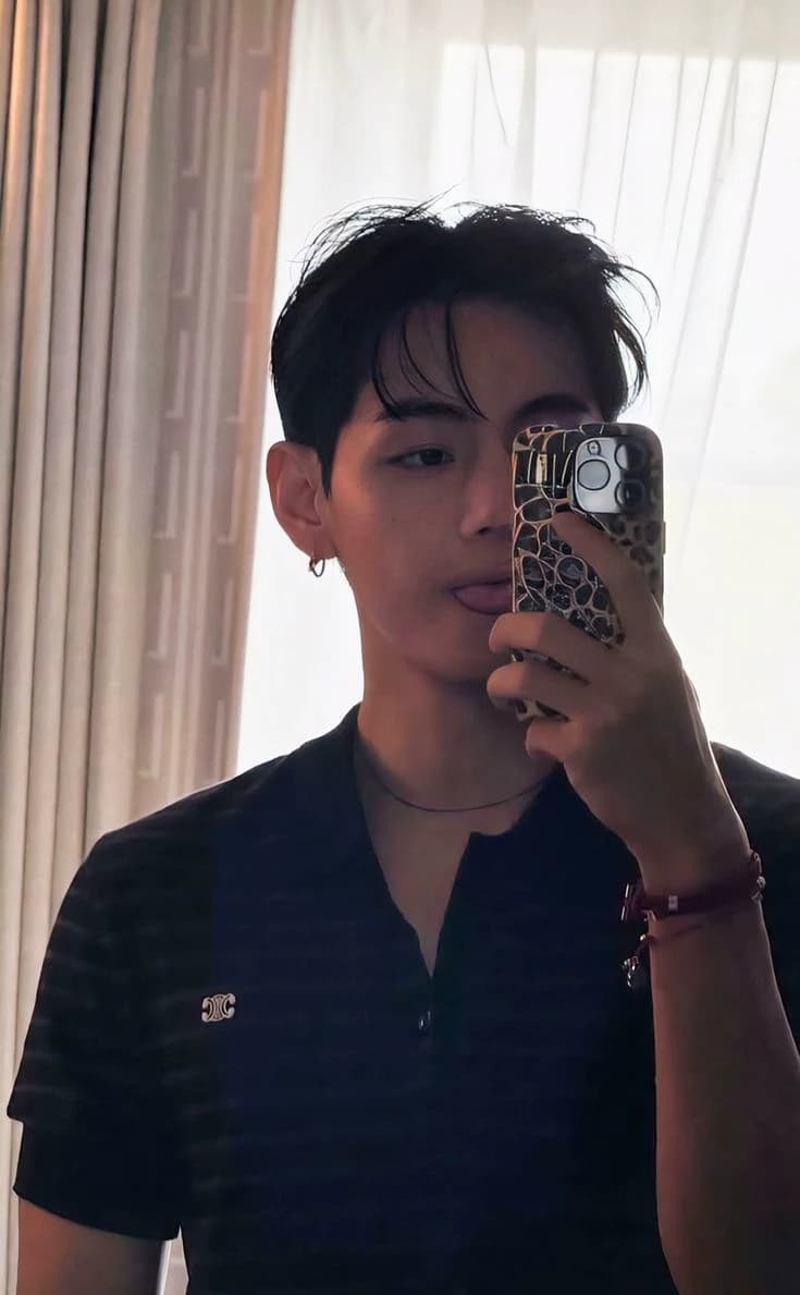 Kim Taehyung thumbnail