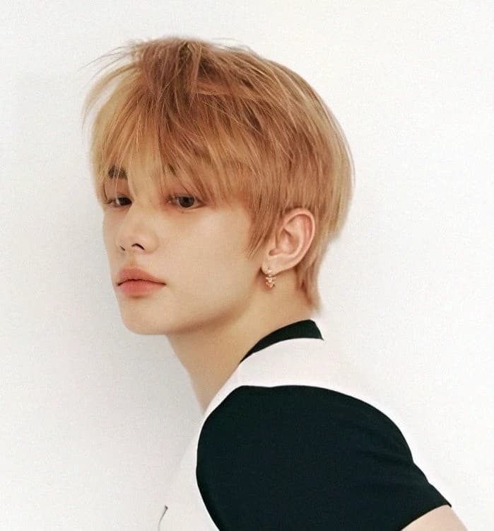 01 - Hwang Hyunjin thumbnail
