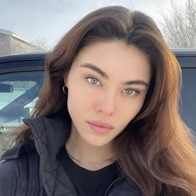 Yasmine Dickerson  thumbnail