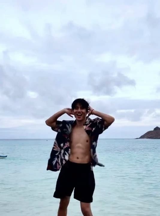 Kim Taehyung thumbnail