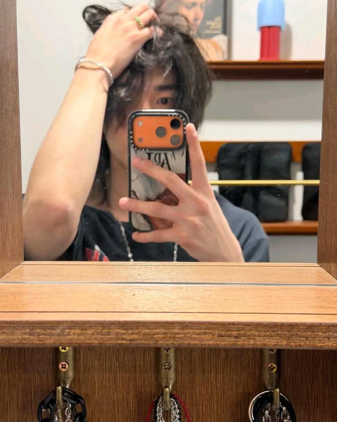 Hwang Hyunjin thumbnail