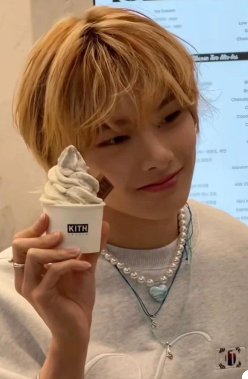 Jeongin thumbnail
