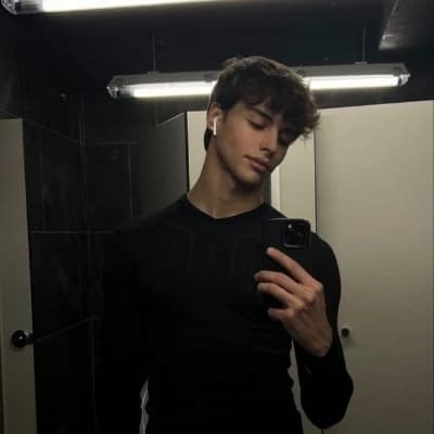 Alex Maxwell thumbnail