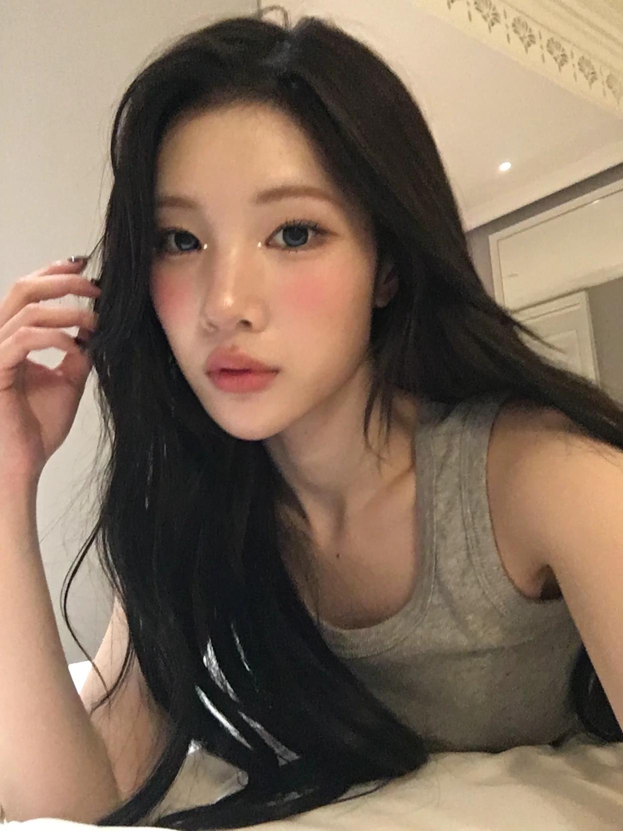 Kim Ju-eun (Juun / 주은) thumbnail
