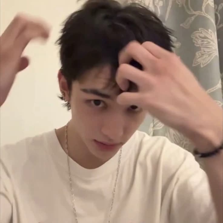 Hyunjin thumbnail