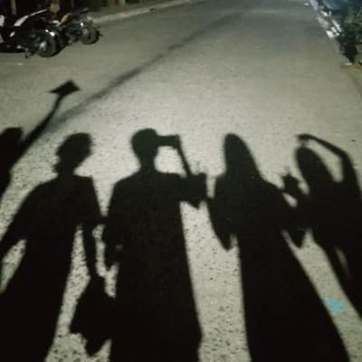 Friend group (road trip) thumbnail