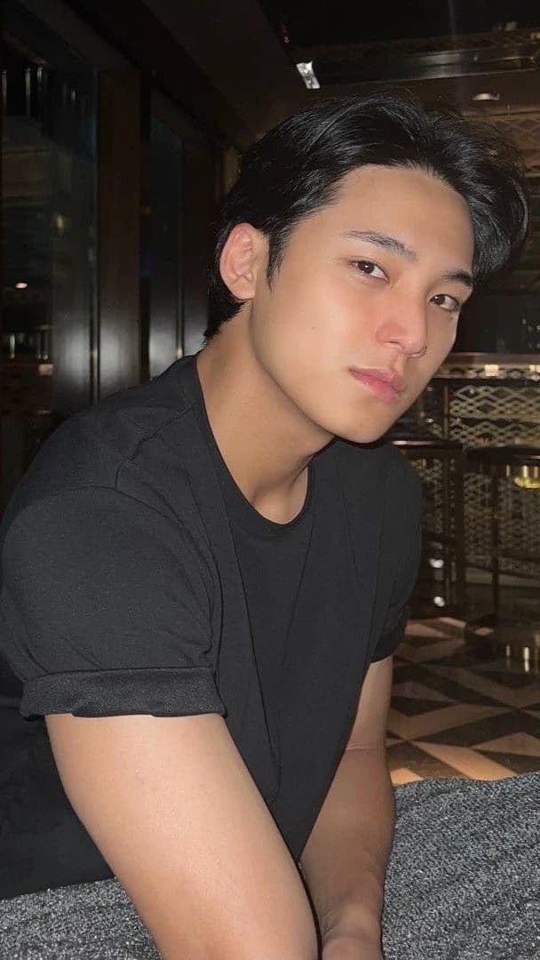 Kim Mingyu  thumbnail