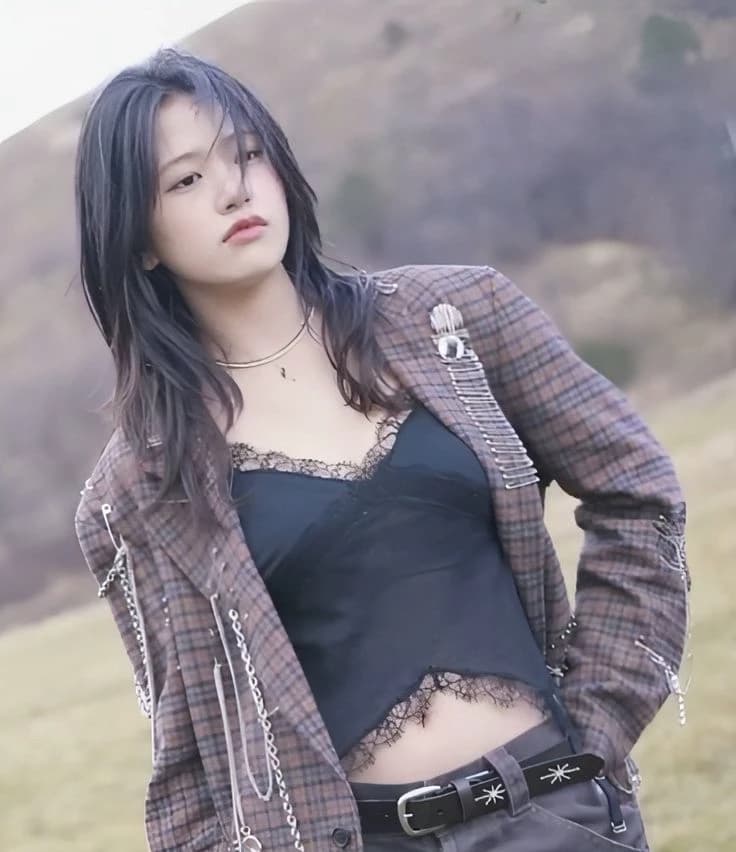 Ahn Yujin thumbnail