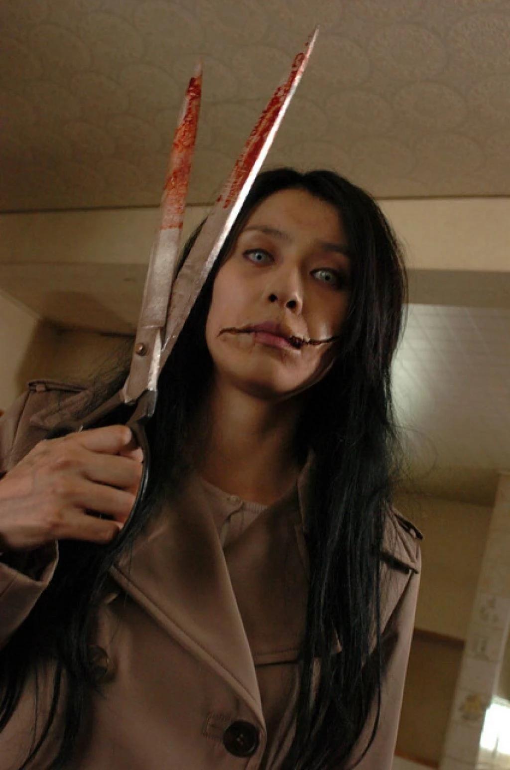 Kuchisake Onna \[The Woman with the Cut Mouth\] thumbnail