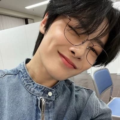Jeongin thumbnail