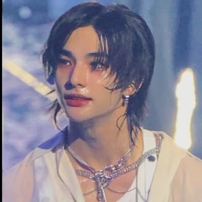 Main femail led (User) * and main male led Hyunjin thumbnail
