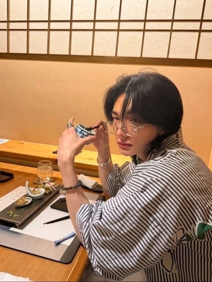 Hwang hyunjin thumbnail