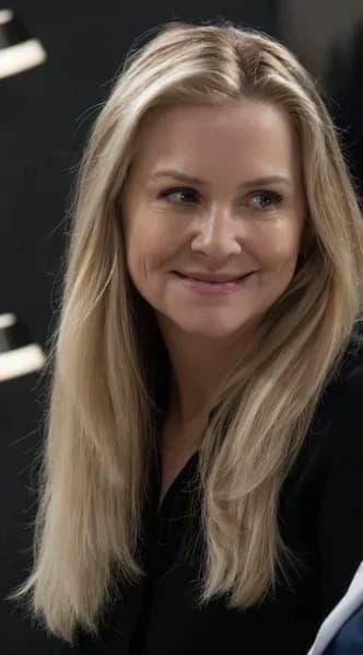 Arizona Robbins thumbnail