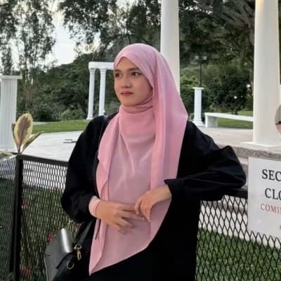 Ustazah dania thumbnail