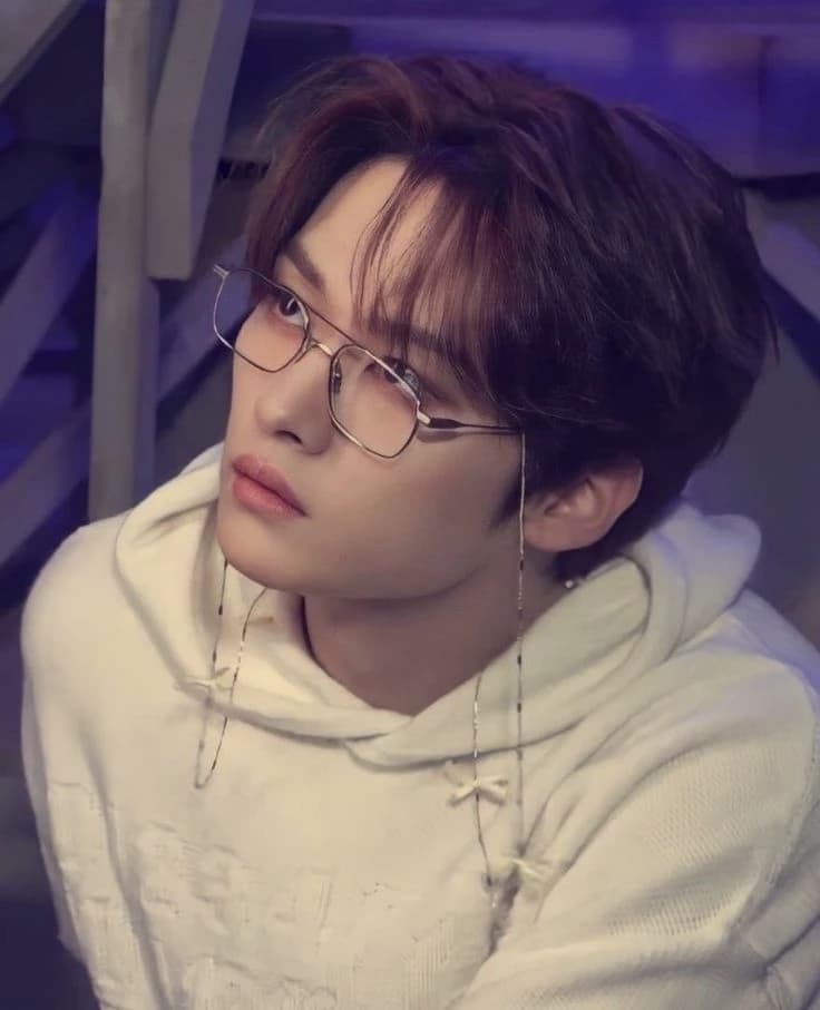 Lee know (Minho) thumbnail