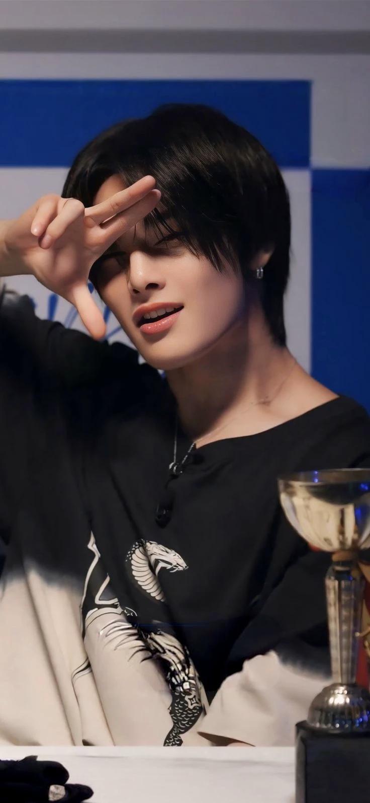√-Jeongin.. thumbnail