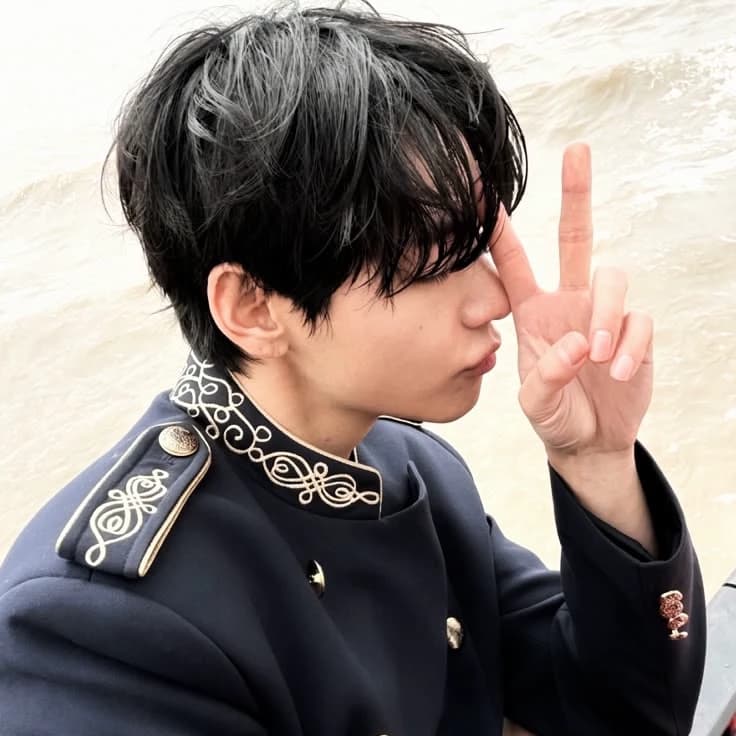 Kim Taehyung thumbnail