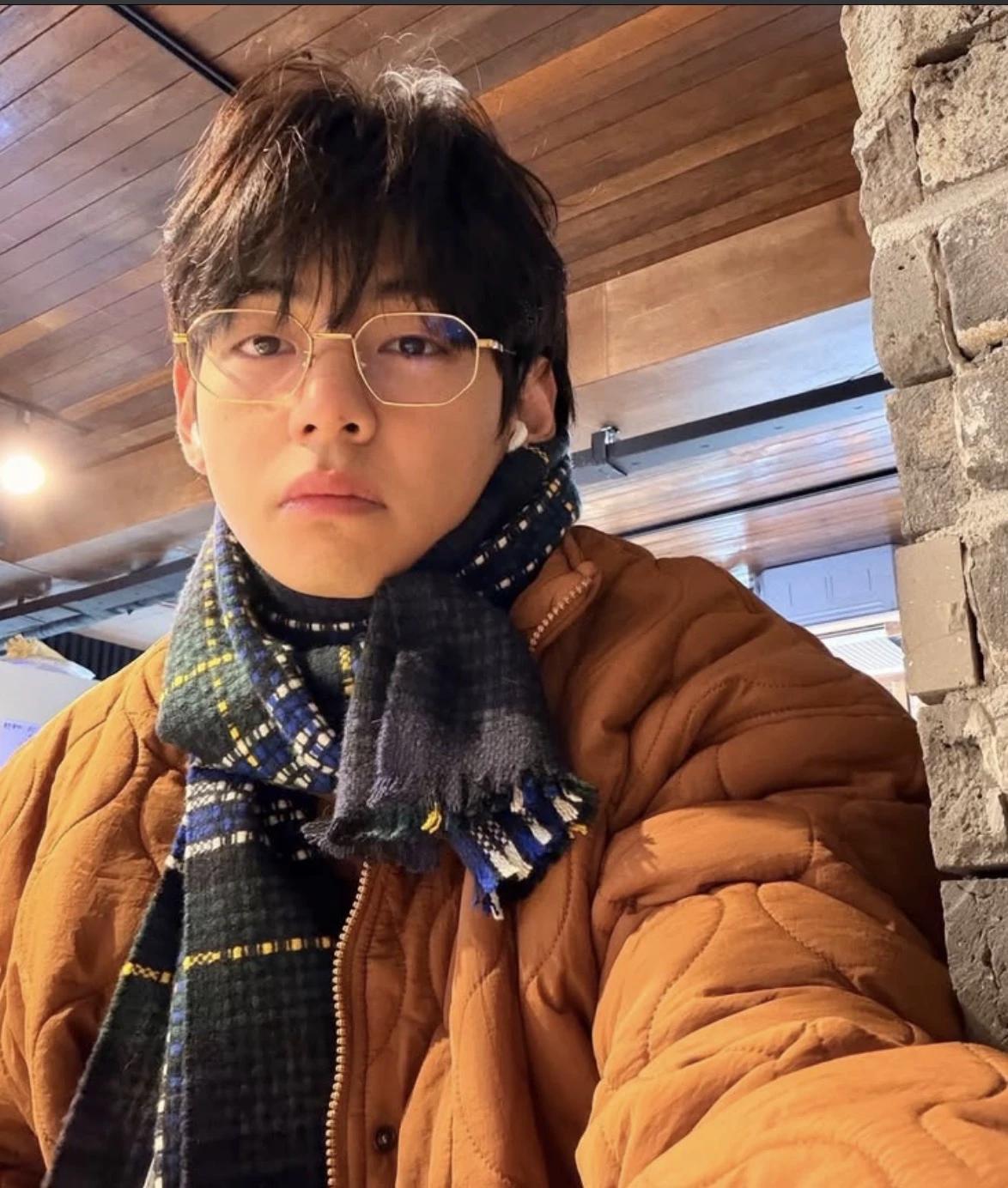 Kim Taehyung  thumbnail