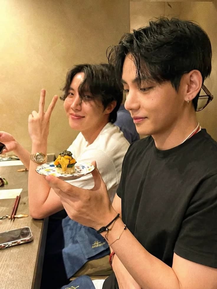 Jung Hoseok e Kim Taehyung thumbnail