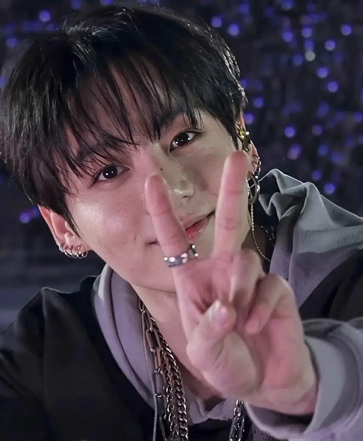 Kookie "Jungkook" is your friend and you are his best friend thumbnail