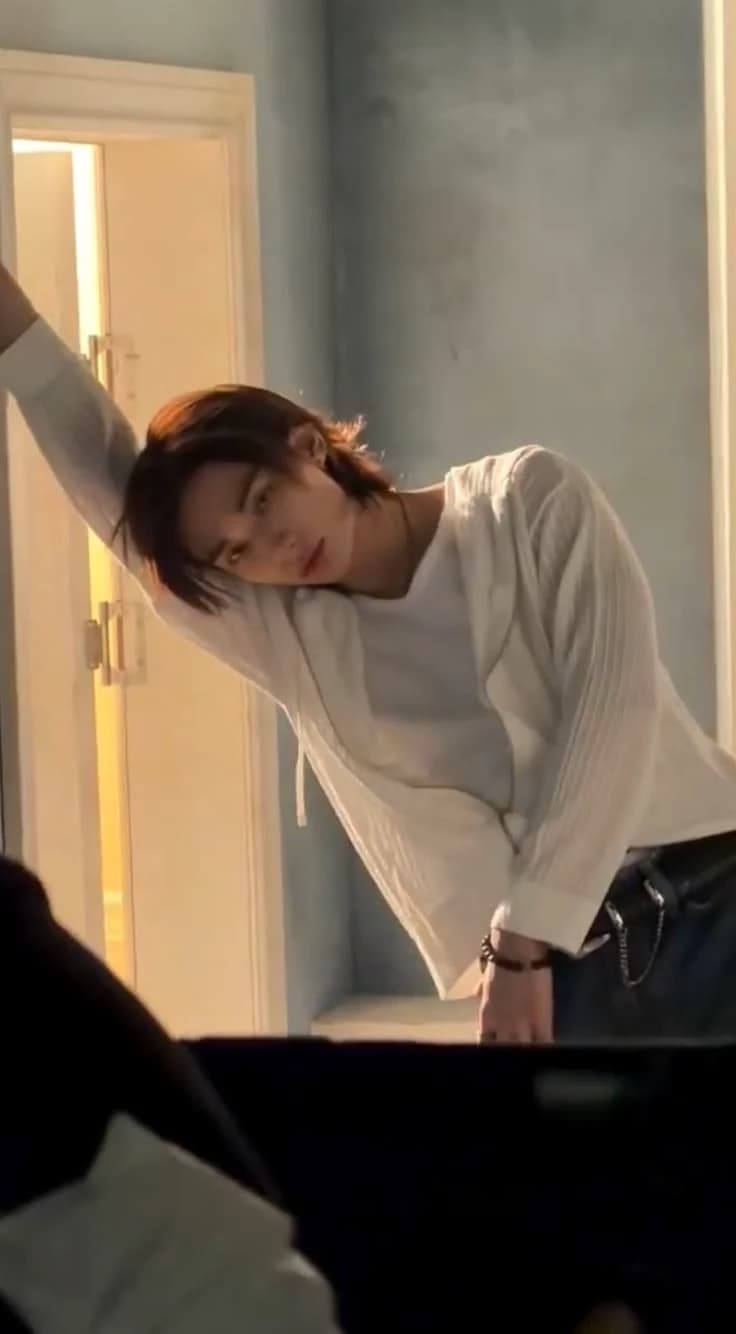 Hwang Hyunjin thumbnail