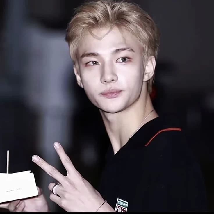 Hwang Hyunjin thumbnail