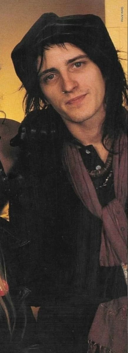 Izzy Stradlin (Jeffrey Dean Isbell). thumbnail