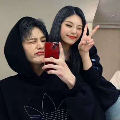 Hyunjin and Yeji (2HWANG) thumbnail