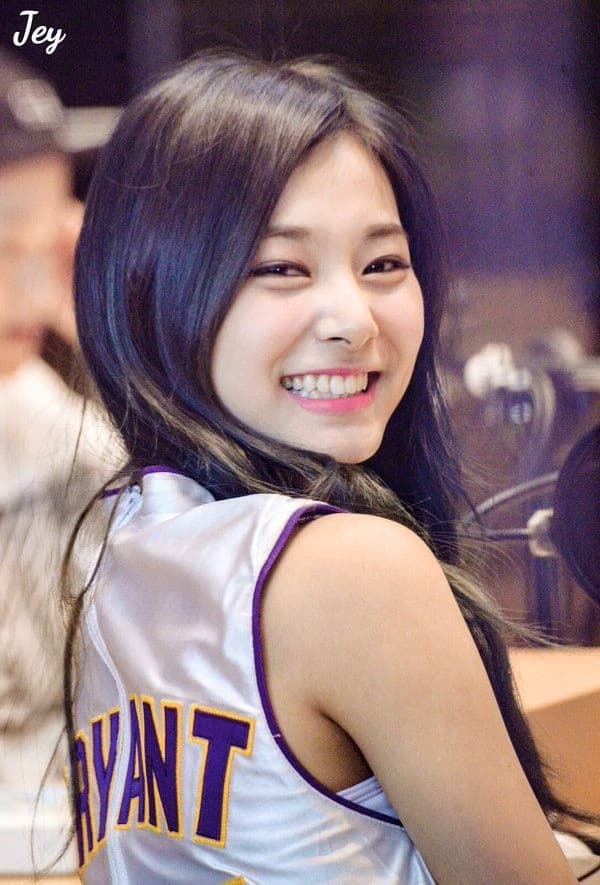 Chou Tzuyu  thumbnail