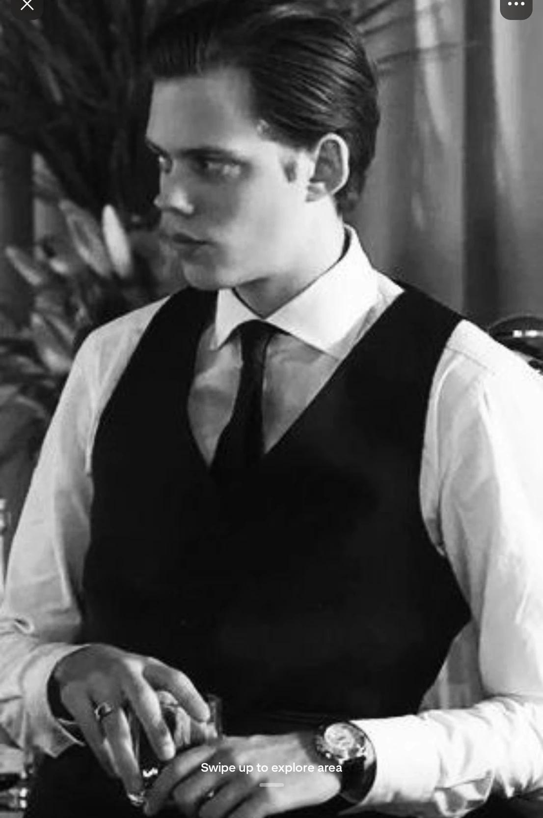 Bill Skarsgård  thumbnail