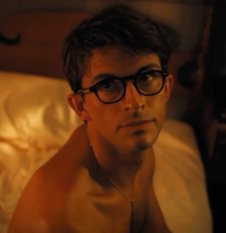 Coach (Jonathan bailey) thumbnail